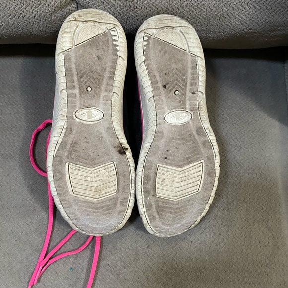 Kids sneakers size 3 used - Picture 2 of 4